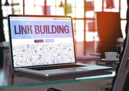 Linkbuilding bez odkazů: Proč je v&nbsp;roce 2026 kontext důležitější než proklik